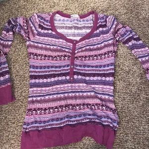 Purple patterned shirt with 3/4 length sleeves